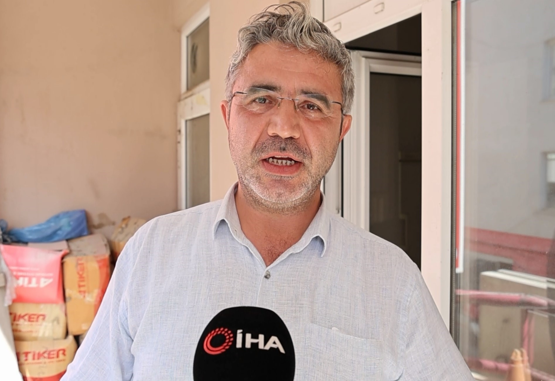 Yeni Yaptırılan Cam Balkon 2 Can Aldı! Baba Eve Geldiğinde Eşi Ve Çocuğunu Ölü Buldu (4)