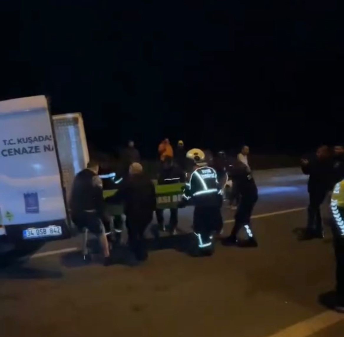 Yol Temizliği Yapılıyordu, Faciayla Sonuçlandı! Otomobil Temizlik Aracına Çarptı, 1 Ölü (6)