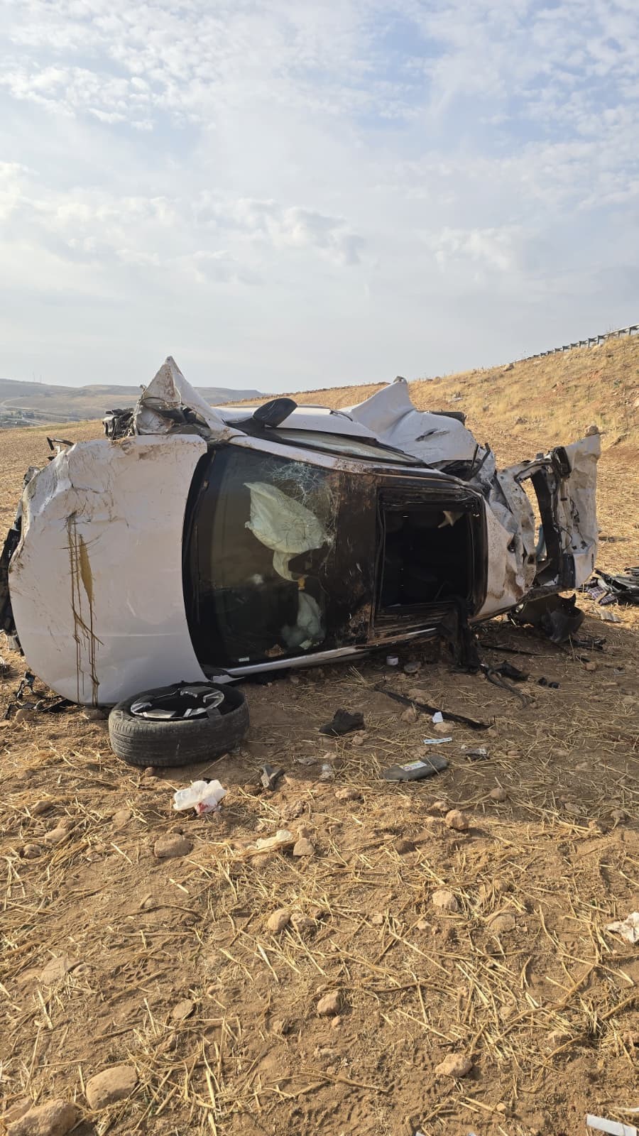 Yoldan Çıktı, Uçuruma Yuvarlandı Feci Kazada 1 Ölü, 3 Yaralı! (3)