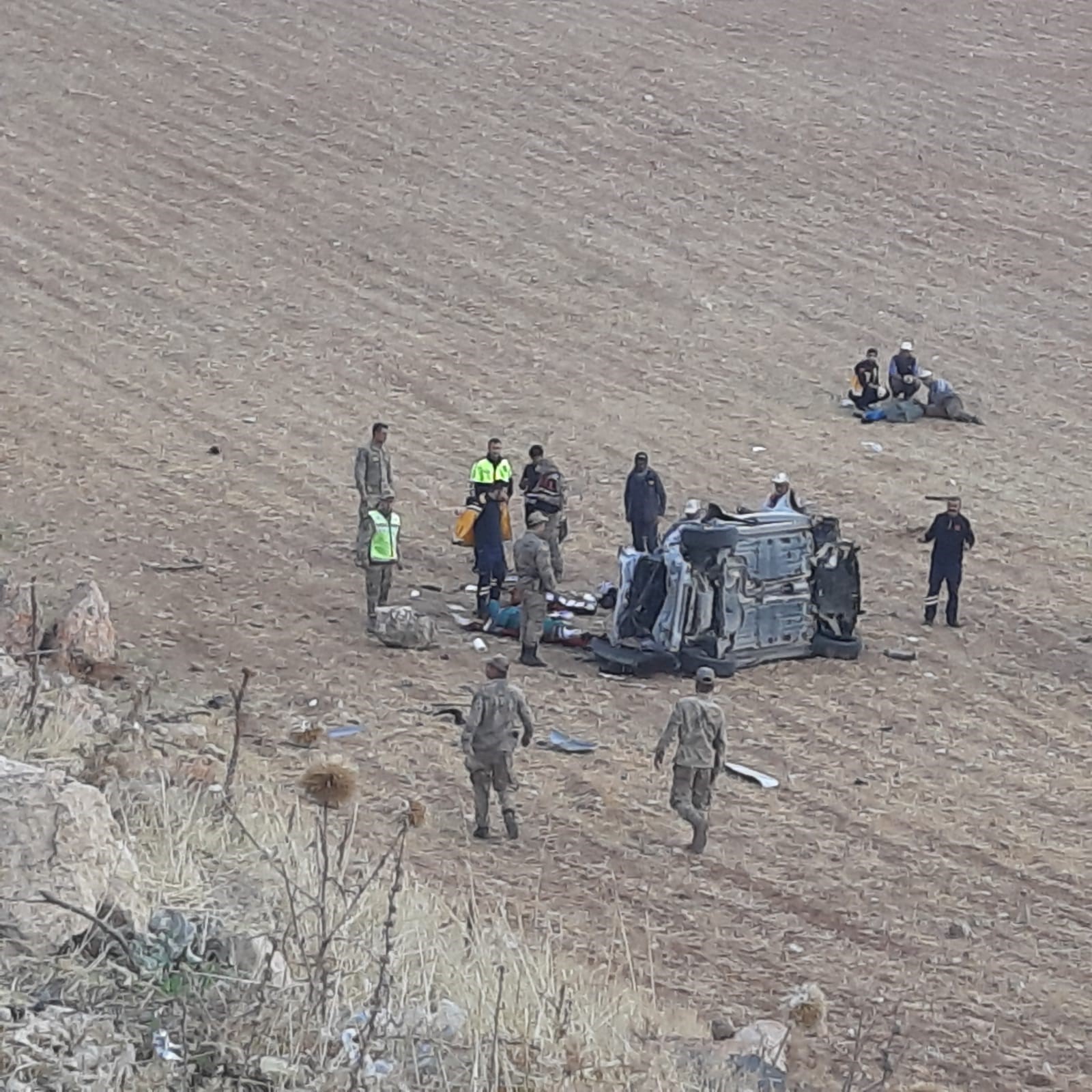 Yoldan Çıktı, Uçuruma Yuvarlandı Feci Kazada 1 Ölü, 3 Yaralı! (4)