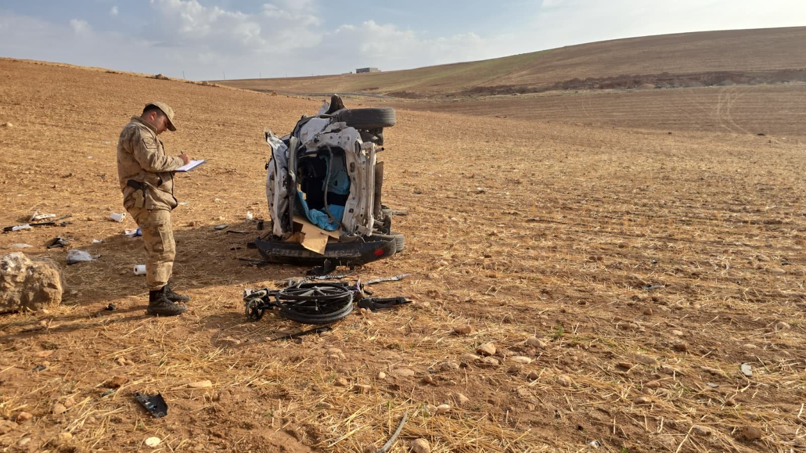 Yoldan Çıktı, Uçuruma Yuvarlandı Feci Kazada 1 Ölü, 3 Yaralı! (7)