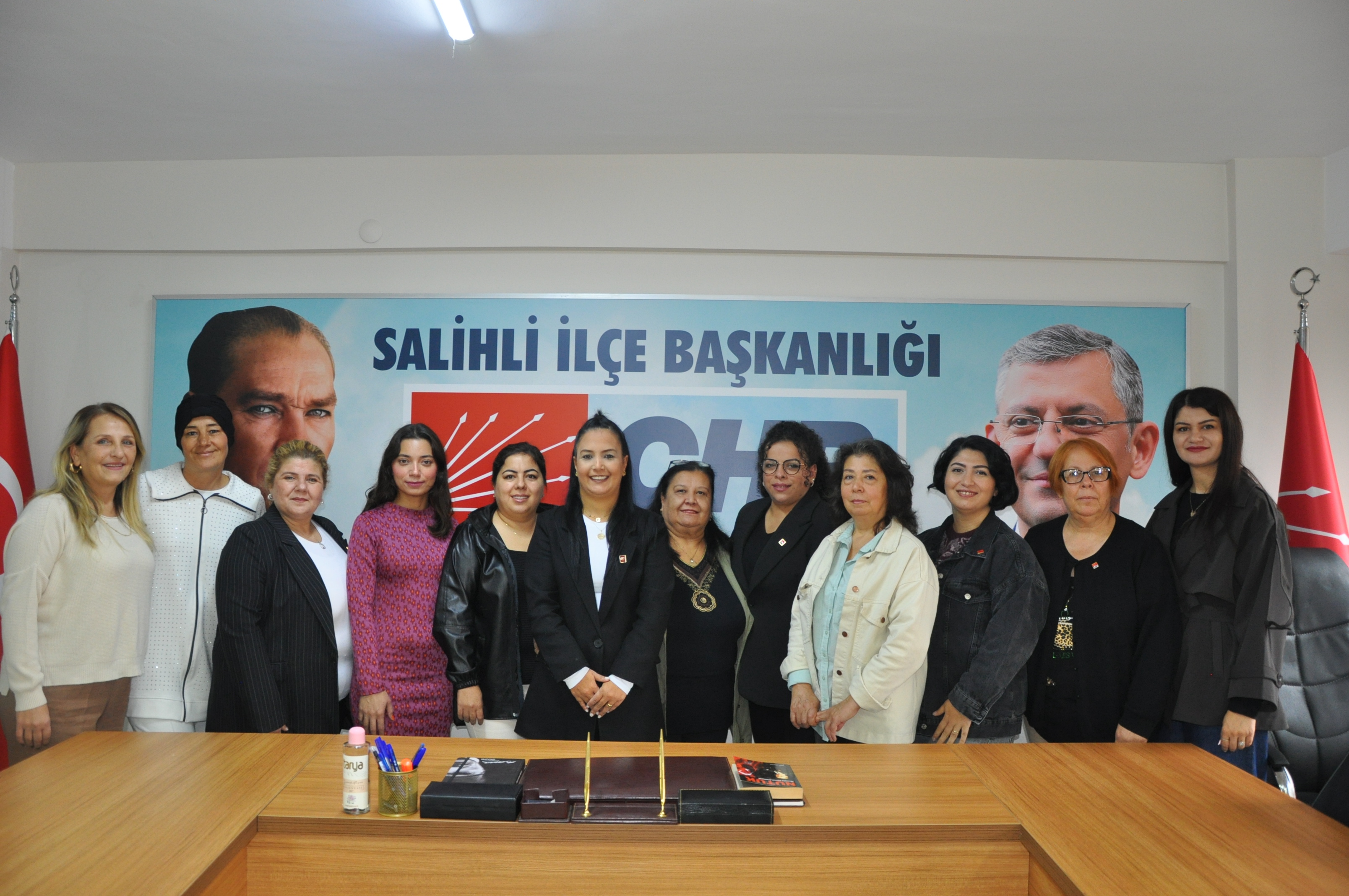 Yöneti̇m Yeni̇ Kadin Kollari (7)