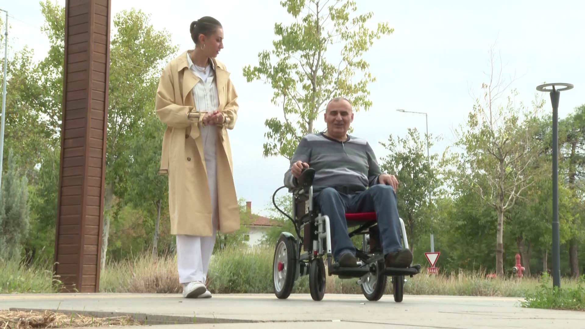 Yürek Isıtan Hikaye Çocuk Felci Mağduru Ismet, Hayalini Kurduğu Akülü Sandalyeye Kavuştu (2)