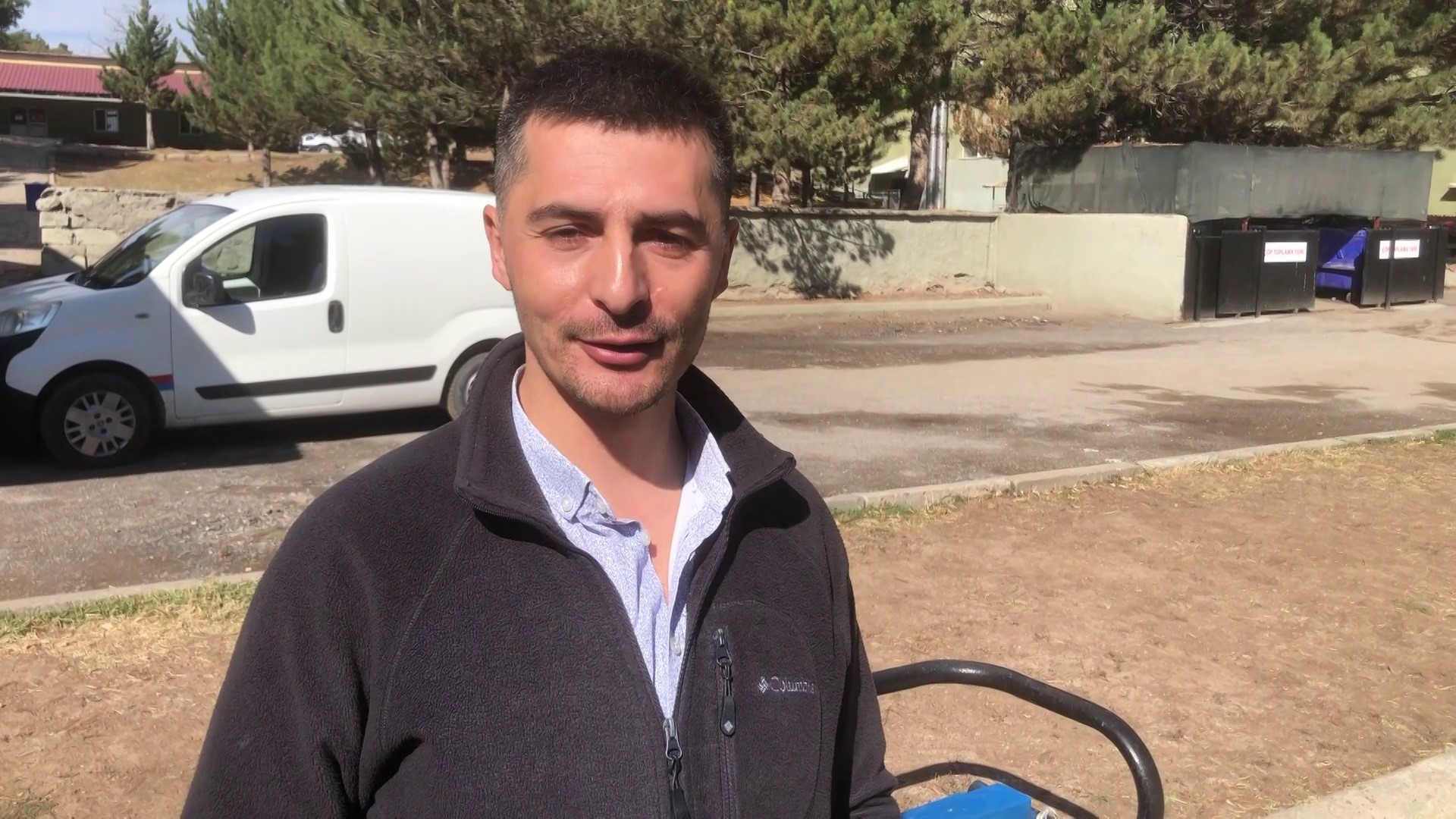 Yürekleri Isıtan Anlar Irmakta Mahsur Kalan Köpek, Duyarlı Gençler Sayesinde Kurtuldu (4)