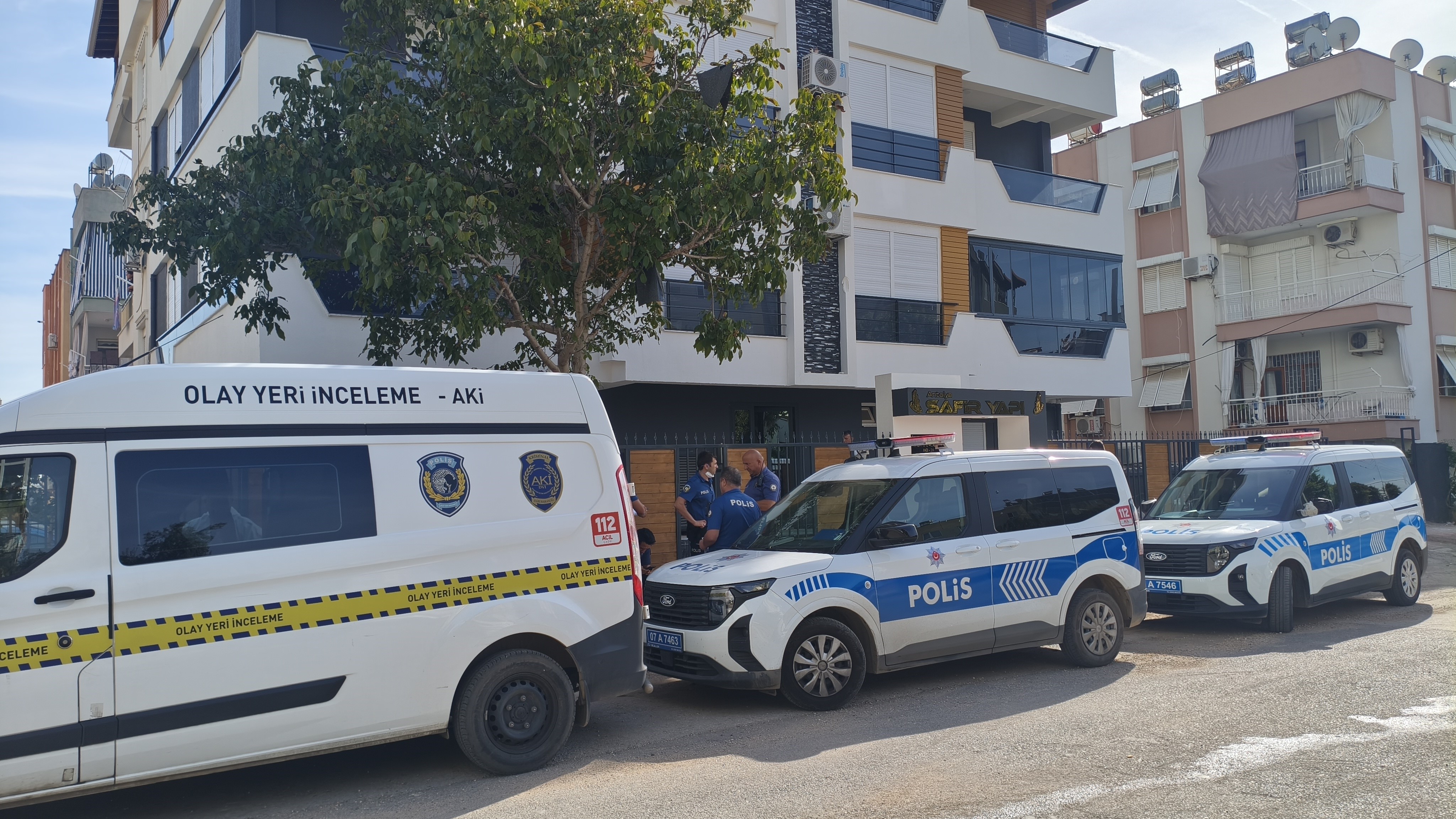 10 Gün Sonra Acı Gerçek Annesi Balkondan Giren Polislerle Oğlunu Ölü Buldu (3)