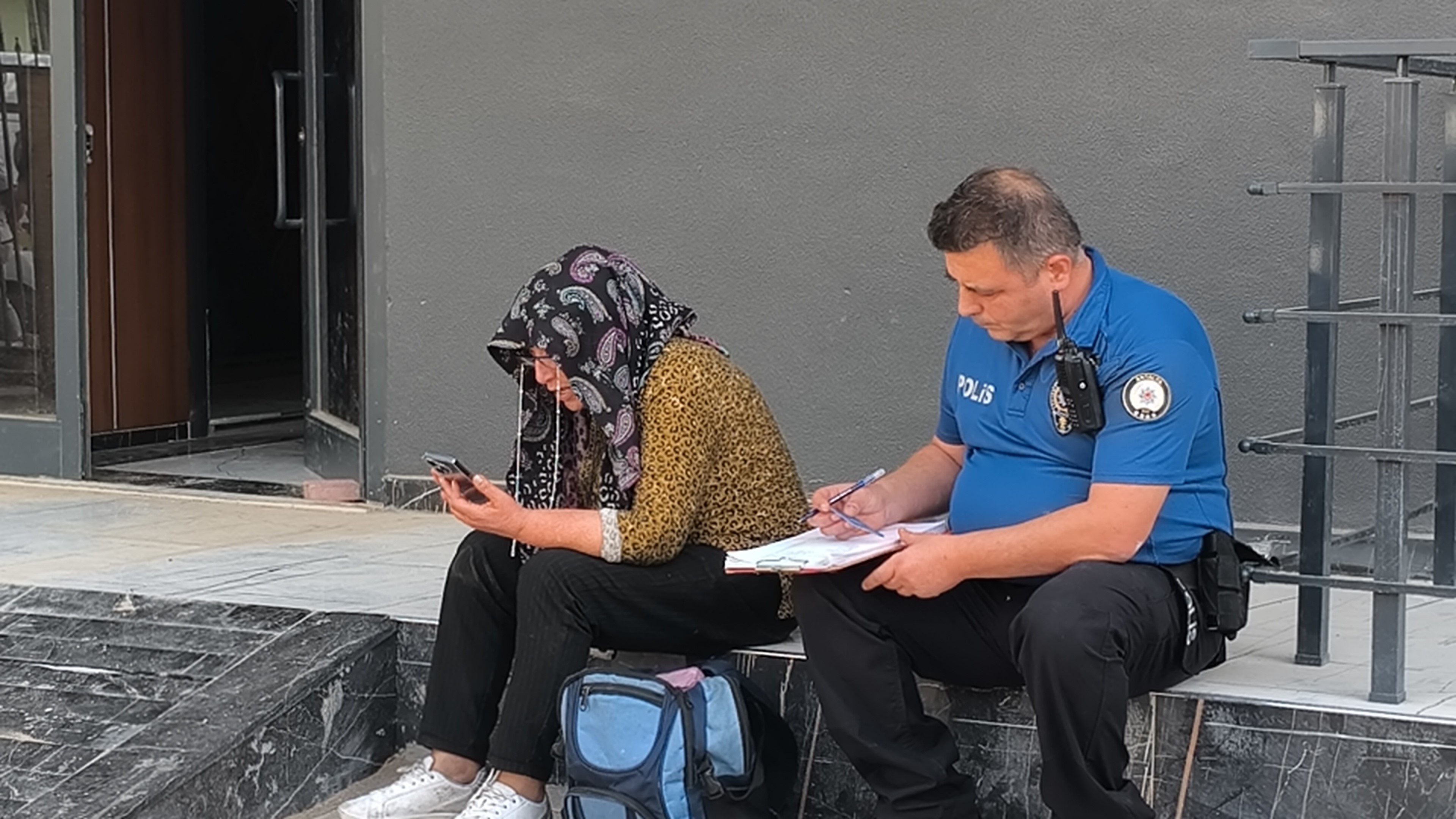 10 Gün Sonra Acı Gerçek Annesi Balkondan Giren Polislerle Oğlunu Ölü Buldu (5)