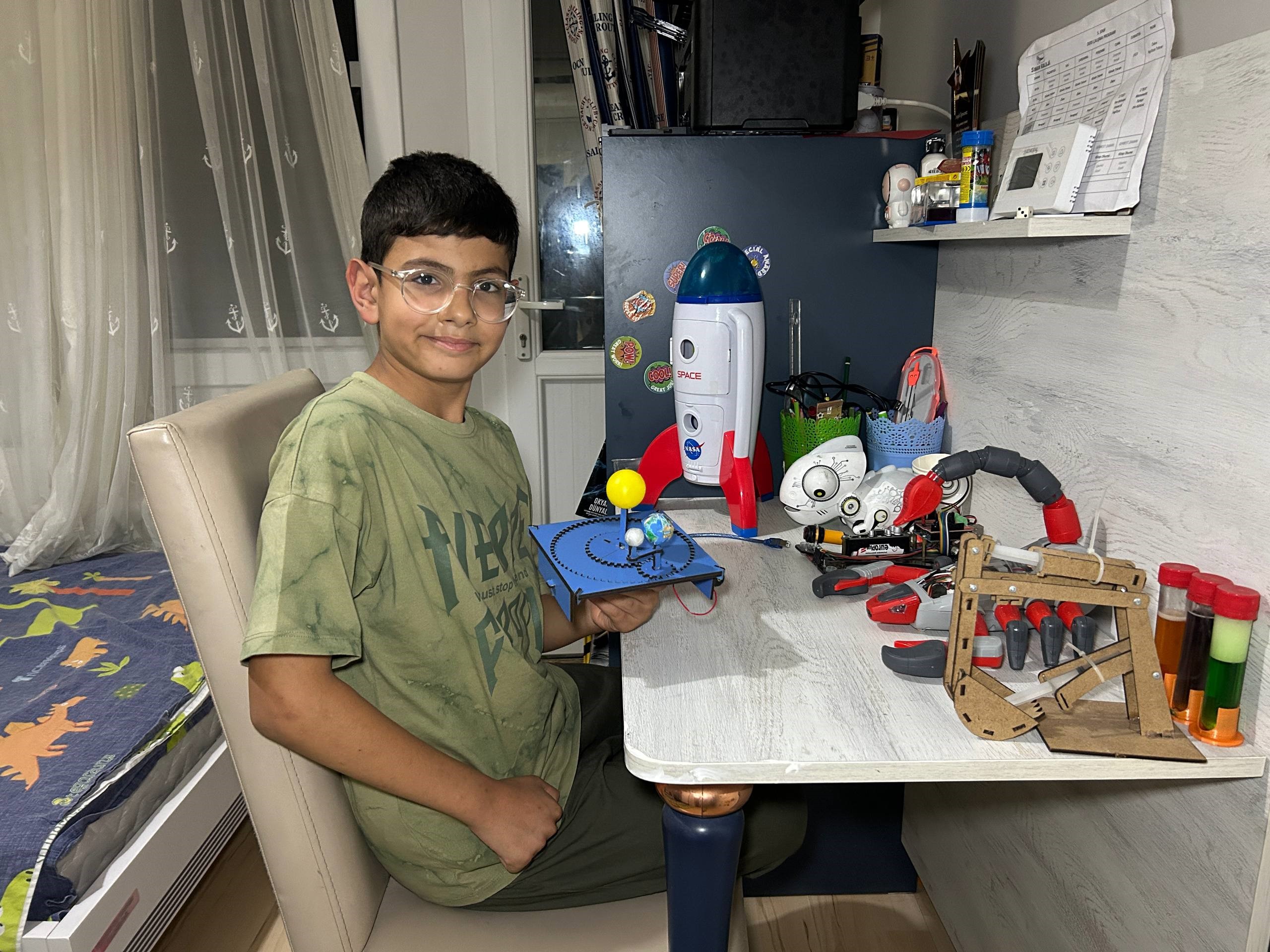 11 Yaşında Bilim Dahisi Ümit Keçik, Elon Musk’ı Geçmeyi Hedefliyor (2)