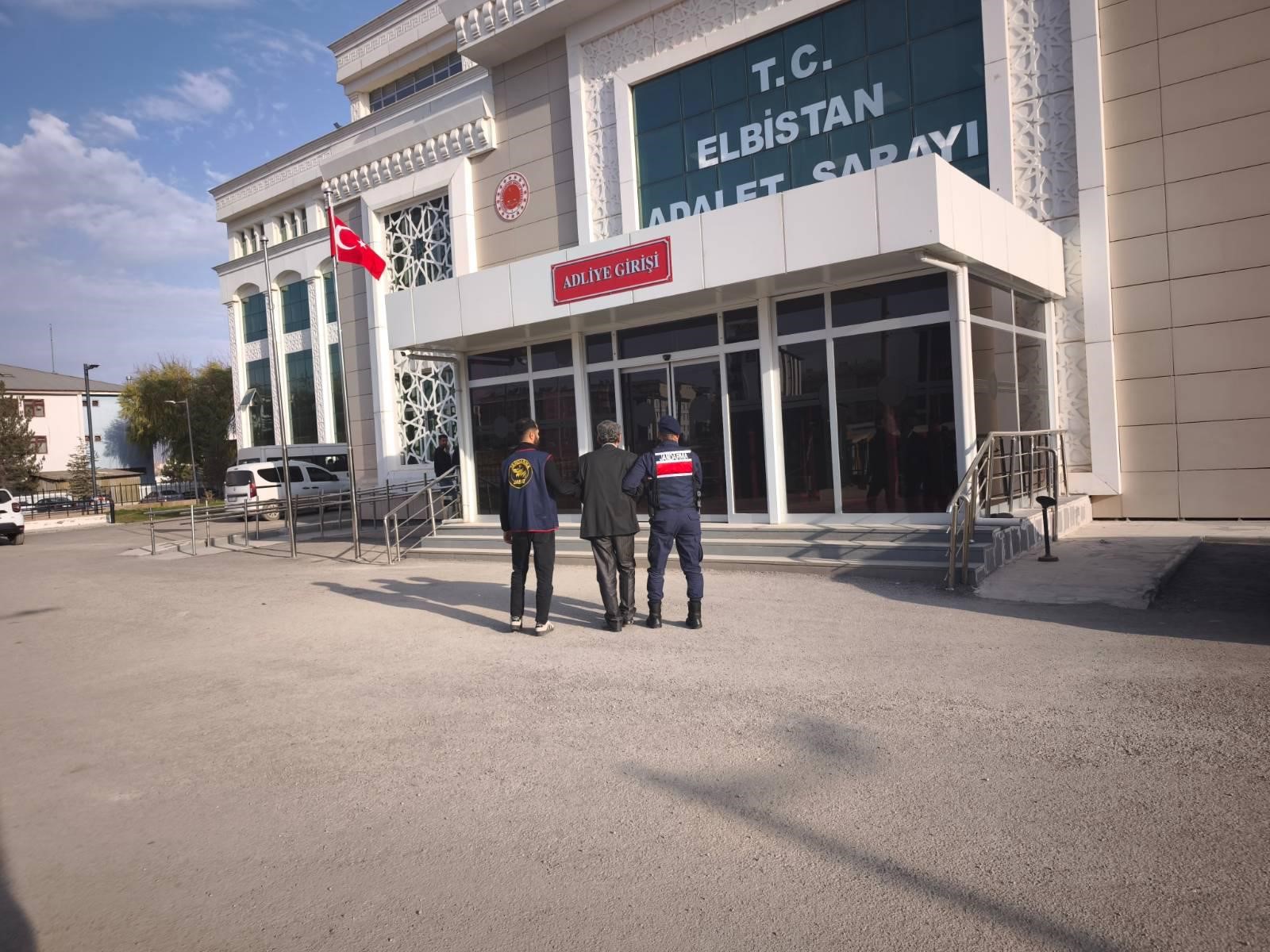 22 Yıl Önce Kardeşini Öldürmüştü Başkasının Kimliğiyle Yaşadı, Annesinin Evinde Yakalandı (2)