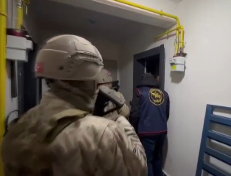 22 Yıl Önce Kardeşini Öldürmüştü Başkasının Kimliğiyle Yaşadı, Annesinin Evinde Yakalandı (4)