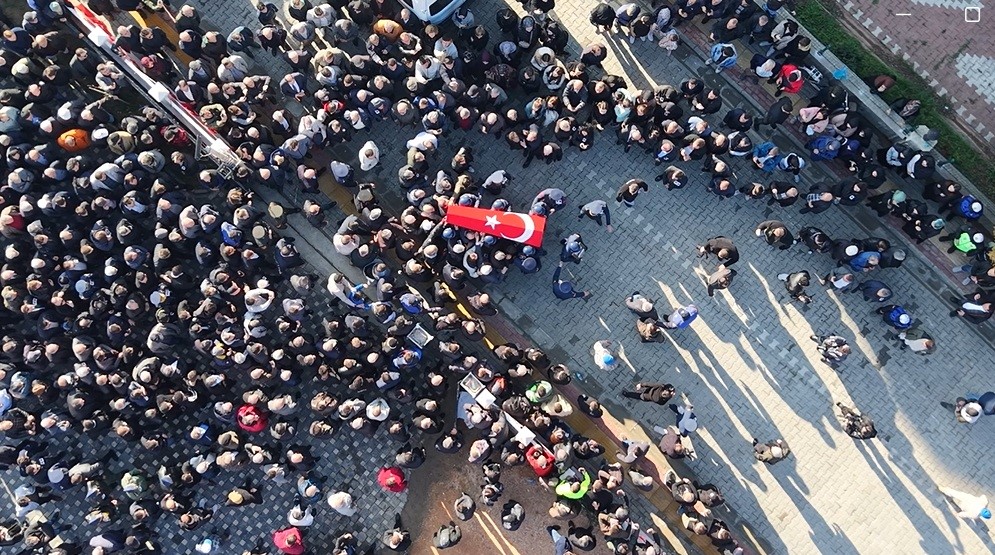 5 Aylık Hamile Eşin Feryadı Yürekleri Dağladı Şehit Pilot Binbaşı Serdar Uslu Toprağa Verildi (3)