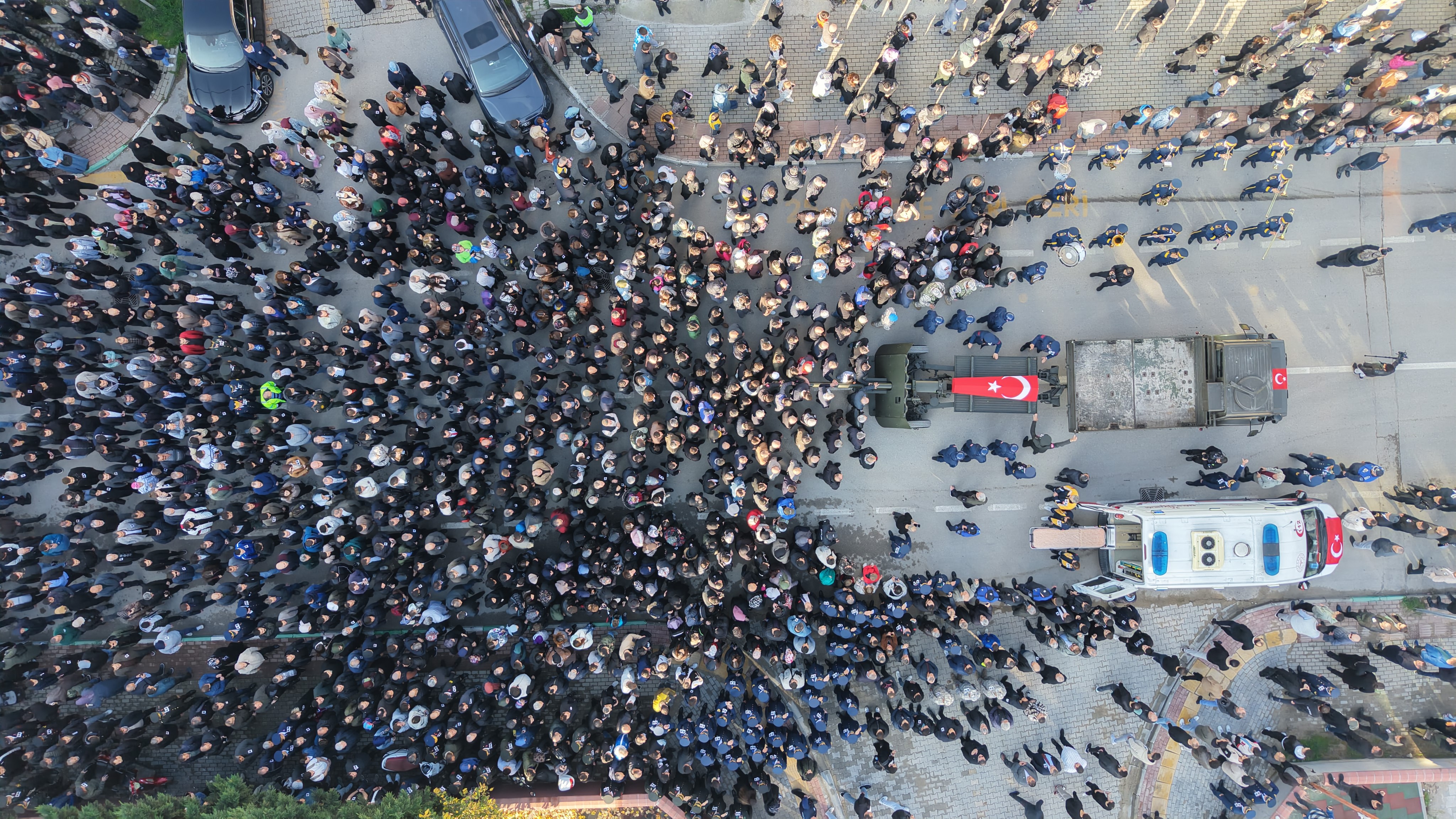 5 Aylık Hamile Eşin Feryadı Yürekleri Dağladı Şehit Pilot Binbaşı Serdar Uslu Toprağa Verildi (4)