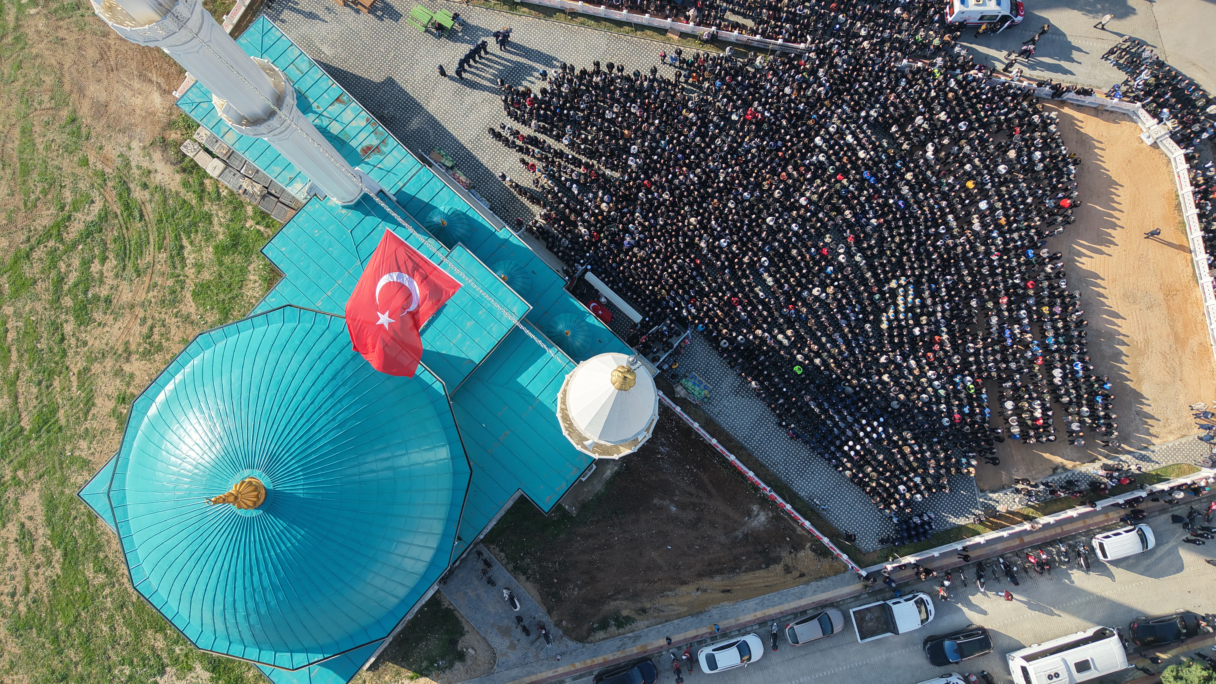 5 Aylık Hamile Eşin Feryadı Yürekleri Dağladı Şehit Pilot Binbaşı Serdar Uslu Toprağa Verildi (5)