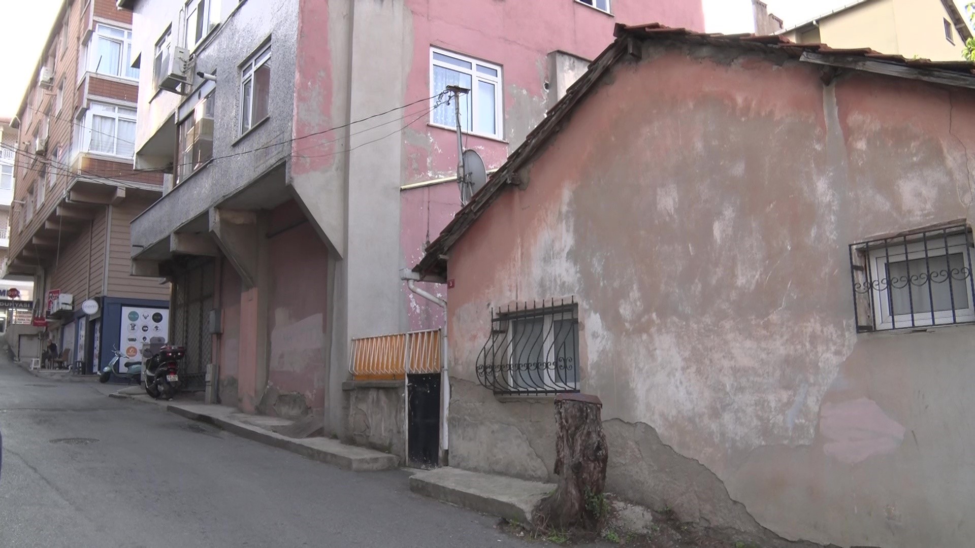 53 Yaşındaki Adam Uykusunda Vahşice Öldürüldü! Eşini Kızgın Yağla Yaktı (3)