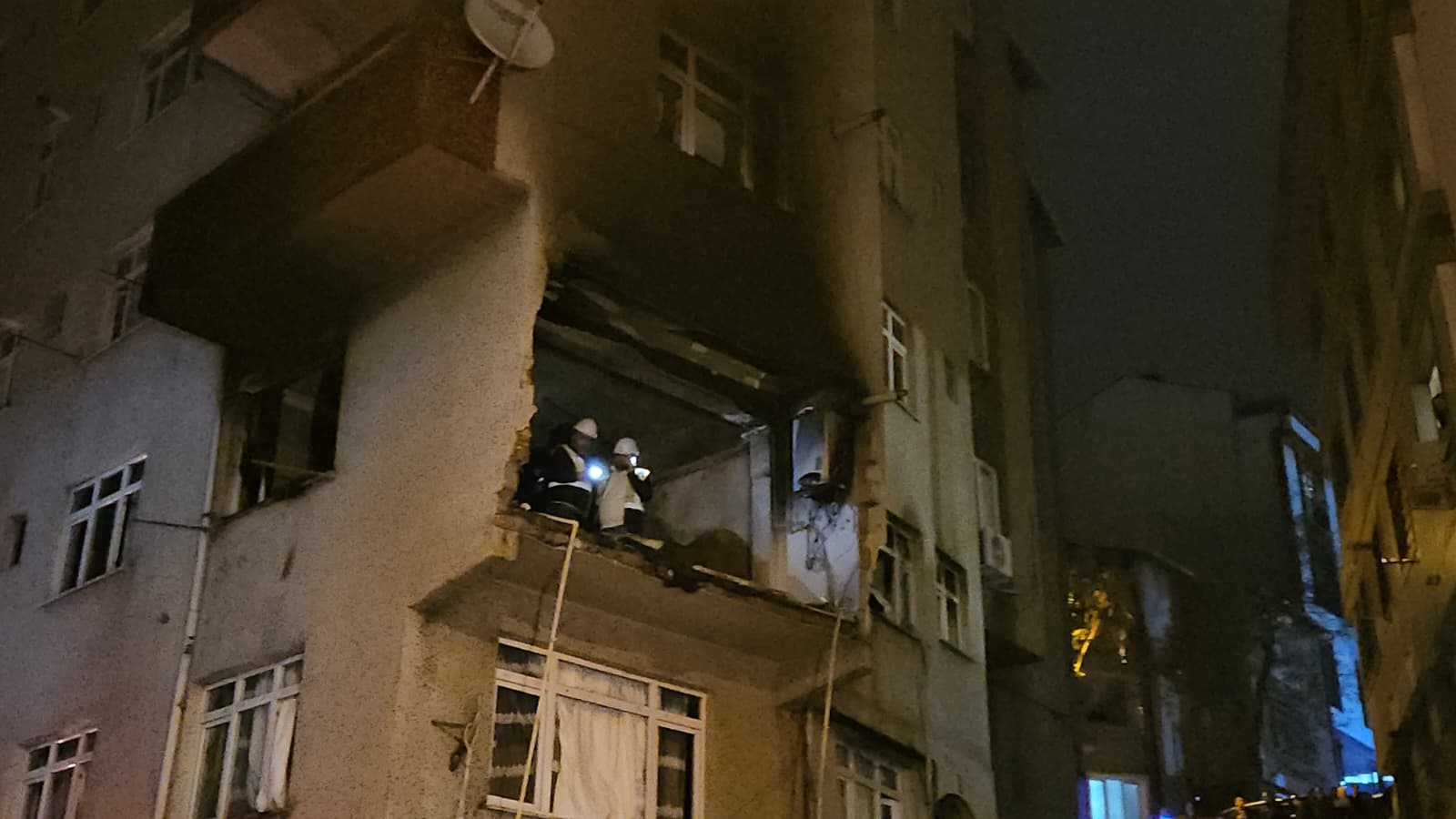 6 Katlı Binada Dehşet Anları! Doğal Gaz Patlaması Kamerada (3)