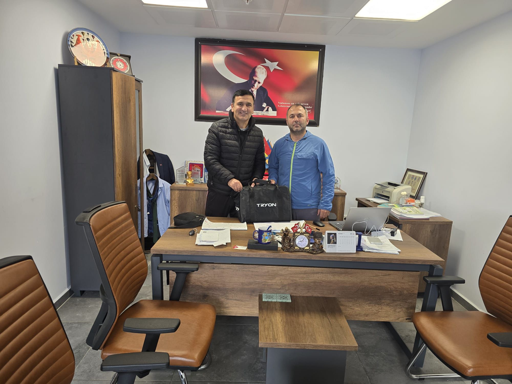 6E98E912 0A35 402D B28B 7164F6E220F7