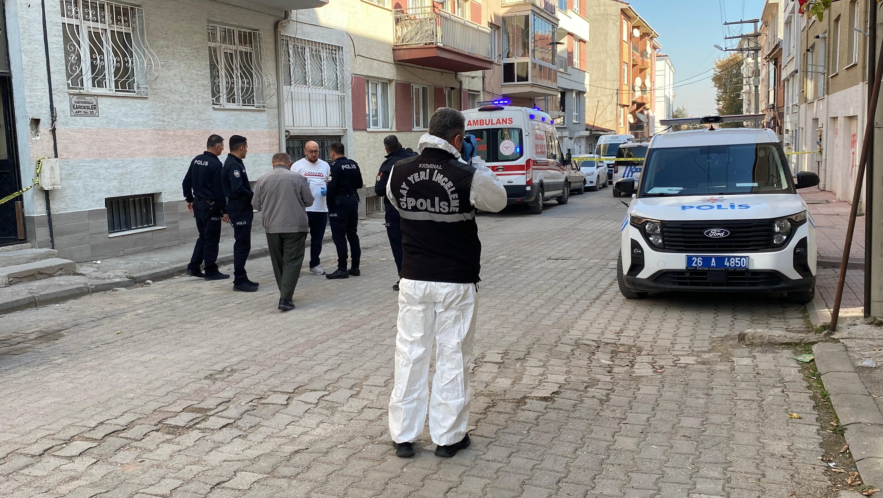 70 Yaşındaki Kadının Evdeki Şüpheli Ölümü Bıçakla Yaralanıp Hayatını Kaybetti (3)