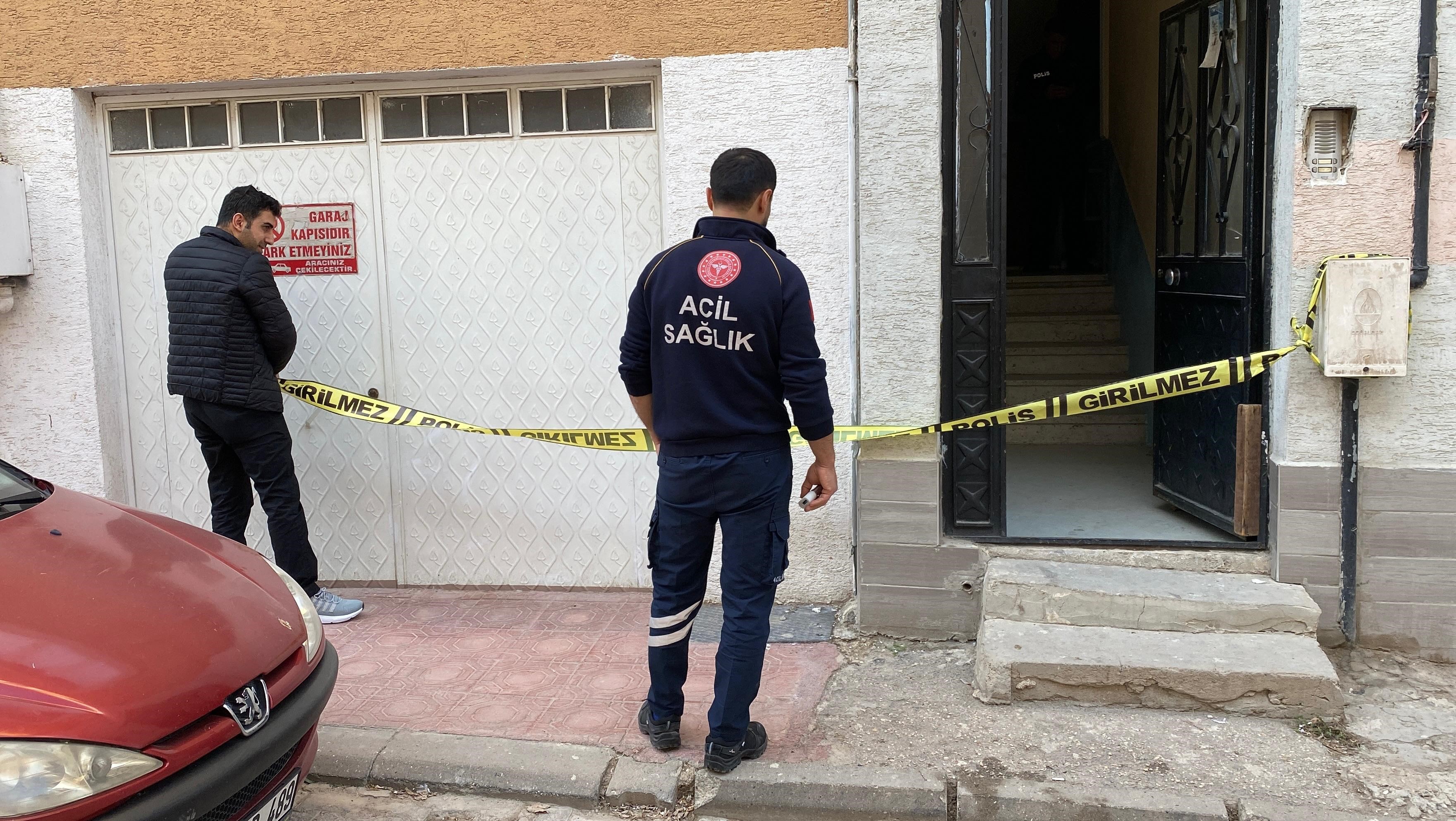 70 Yaşındaki Kadının Evdeki Şüpheli Ölümü Bıçakla Yaralanıp Hayatını Kaybetti (5)