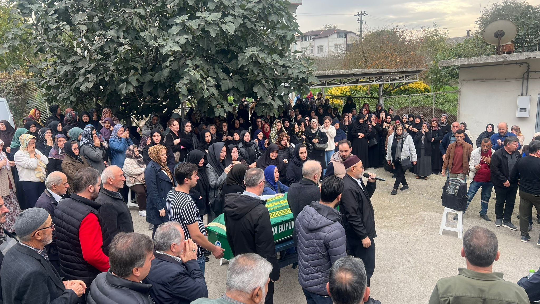 Acının En Ağır Tesadüfü Kanserle Mücadele Eden Kadın Doğum Gününde Hayatını Kaybetti (4)