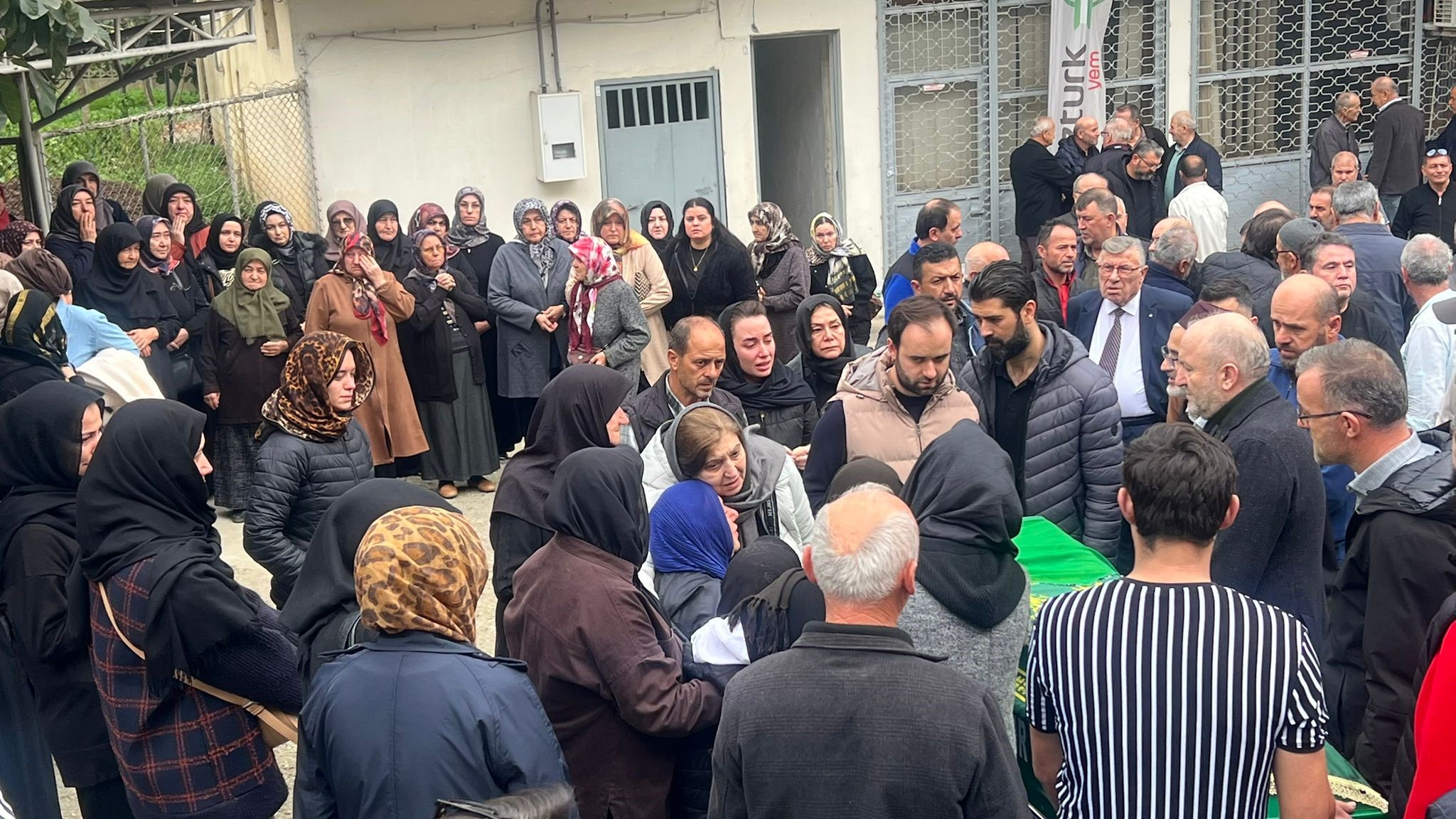 Acının En Ağır Tesadüfü Kanserle Mücadele Eden Kadın Doğum Gününde Hayatını Kaybetti (6)