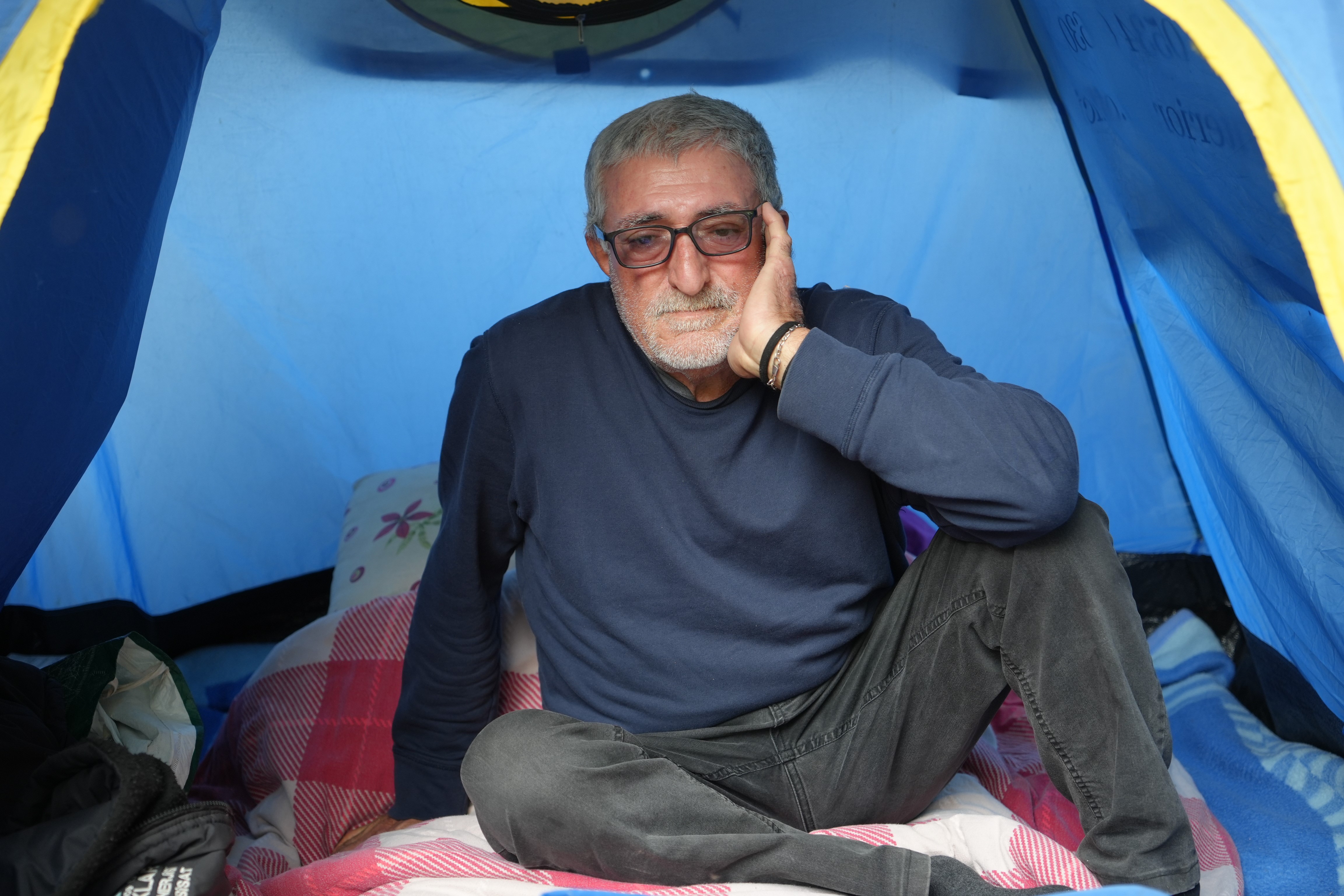 Affettiği Eşi Hayatını Kararttı Eşi Tarafından Bıçaklandı, Affetti, Şimdi Çadırda Yaşıyor (4)