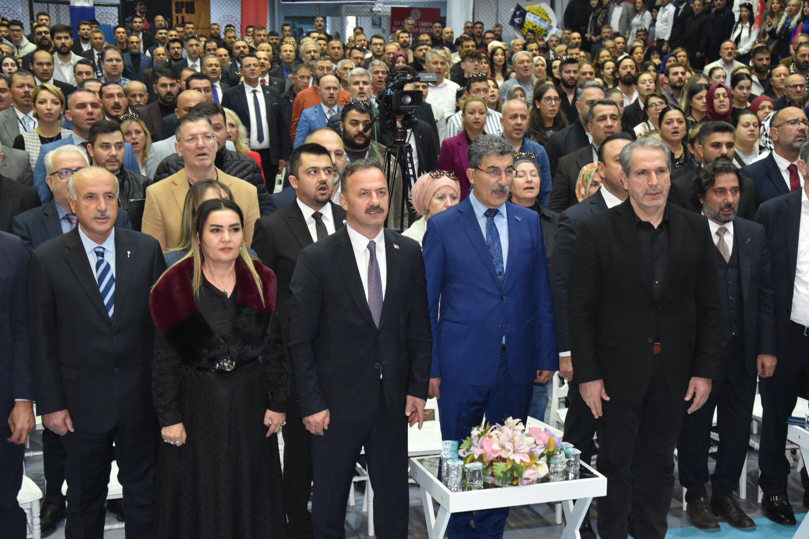 Agiralioglu Manisada Halkla Bulustu Bu Memleketin Haline Razi Degiliz (2)