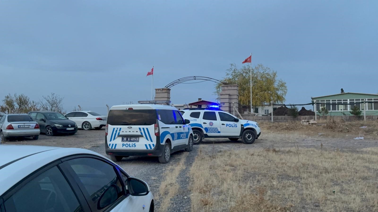 Aile Bağı Kanla Koptu! Miras Yüzünden Amcasını Ve 3 Kişiyi Bıçakladı! (8)