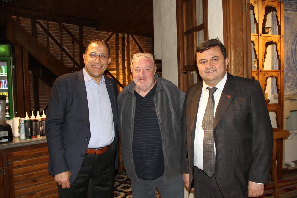 Ak Parti İl Başkanı Turgut Ve 17 Ilçe Başkanı Kula’da Esnafla Buluştu (5)