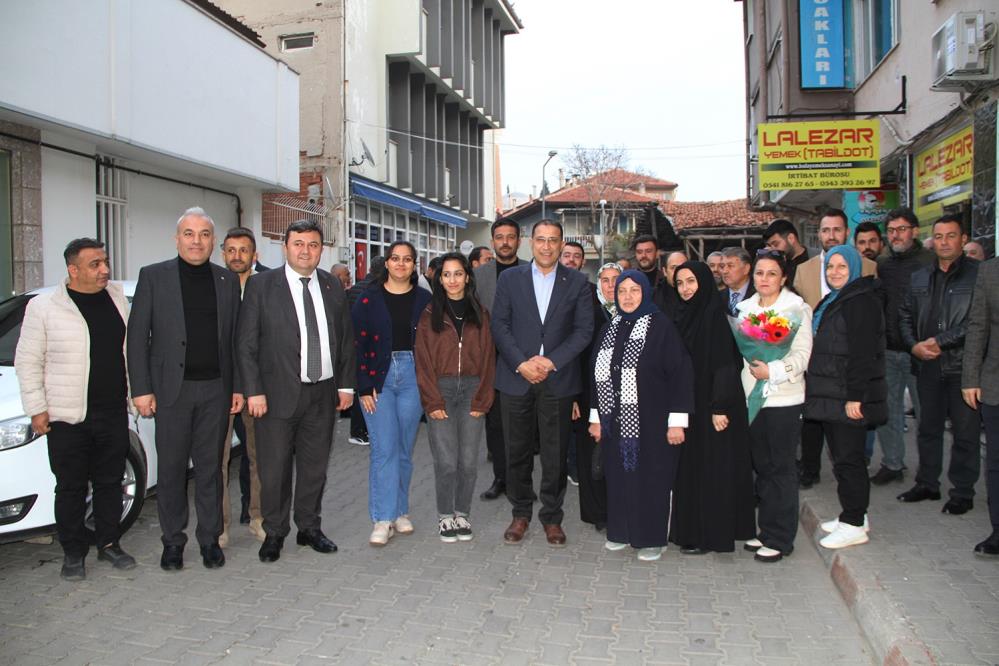 Ak Parti İl Başkanı Turgut Ve 17 Ilçe Başkanı Kula’da Esnafla Buluştu (6)