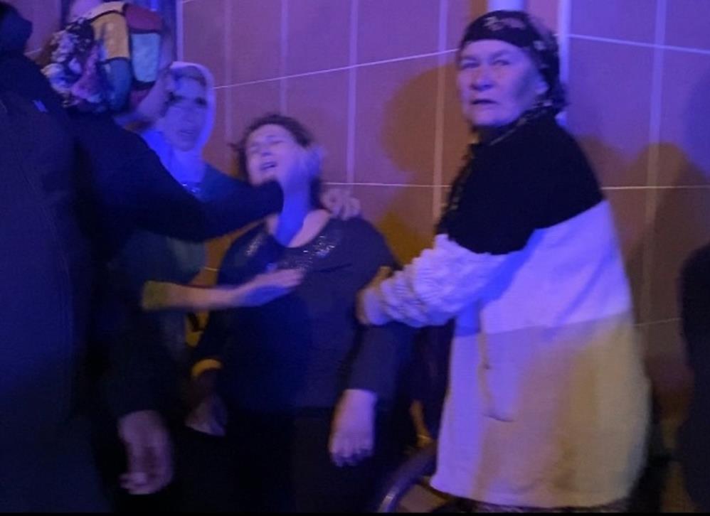 Alaşehir’de Ev Yangını Komşuların Hızlı Müdahalesiyle Büyümeden Söndürüldü (3)