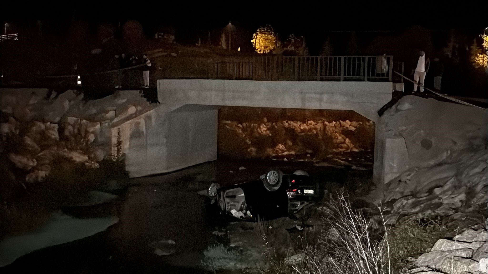 Alkollü Sürücü Köprüden Dereye Uçtu! Yolcu Olay Yerinde Can Verdi, Sürücü Yaralı (2)