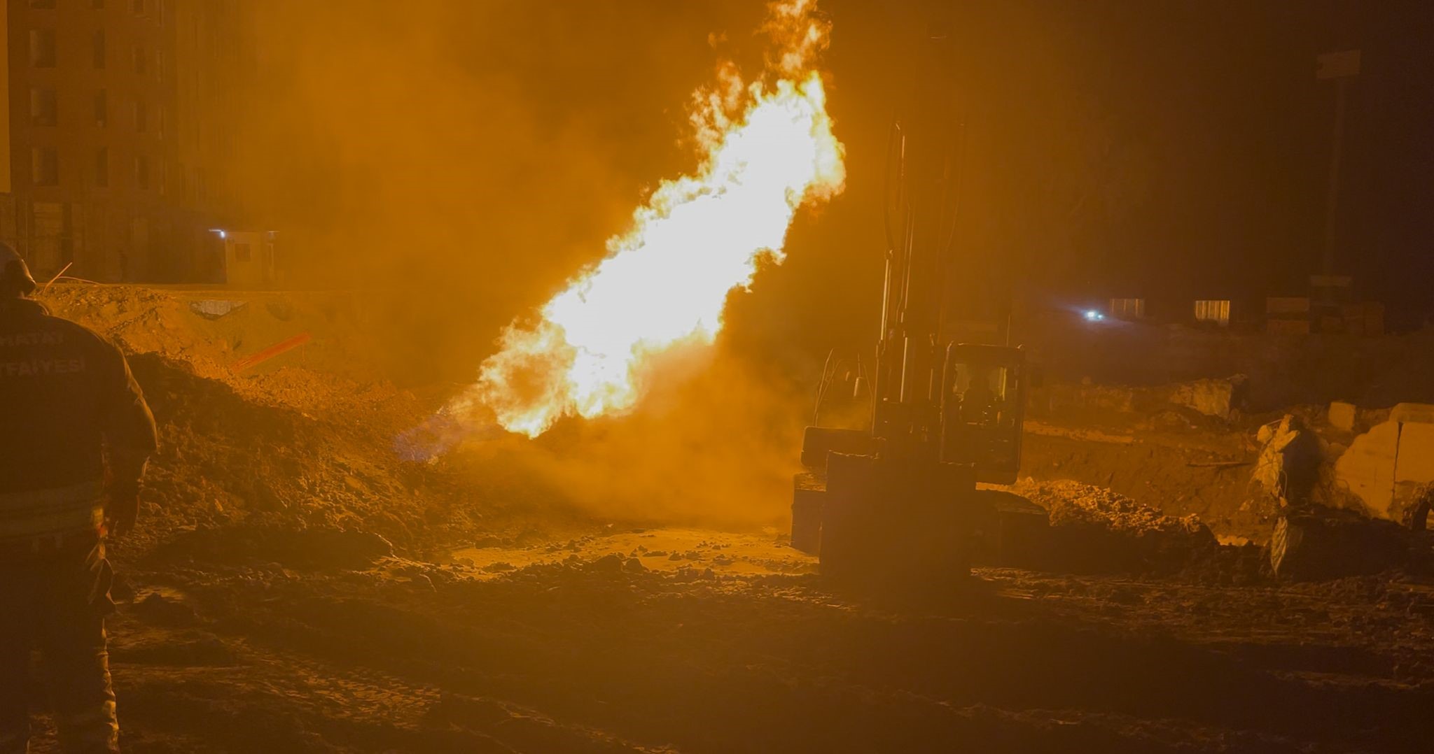 Altyapi Calismasinda Facia Dogalgaz Borusu Patladi Alevler Yukseldi (2)