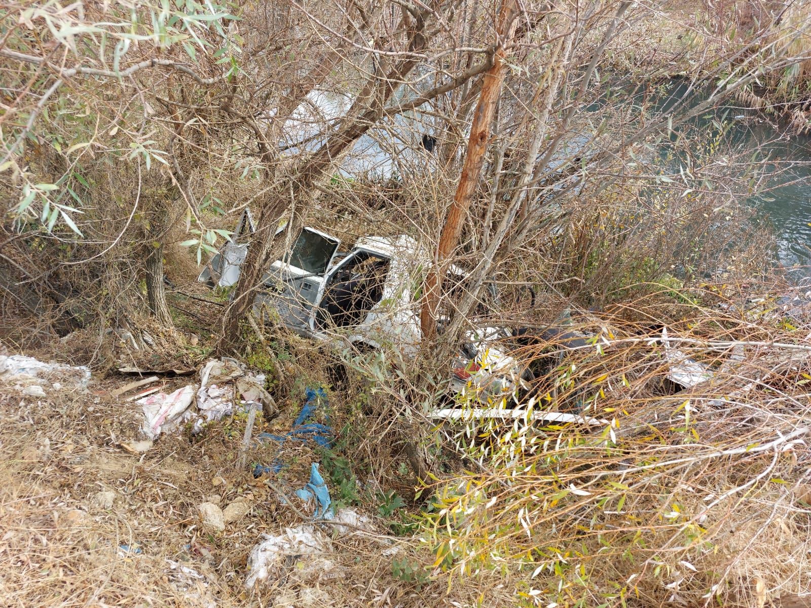 Anne Oğulun Yolculuğu Faciayla Bitti! Uçuruma Yuvarlanan Otomobilde Can Pazarı (3)