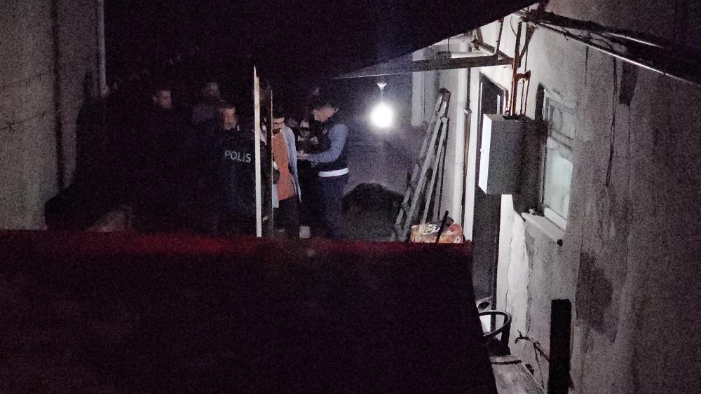 Annesinden Haber Alamadi Pencereyi Kirip Iceri Girdi Gordugu Manzara Yurek Burktu (2)