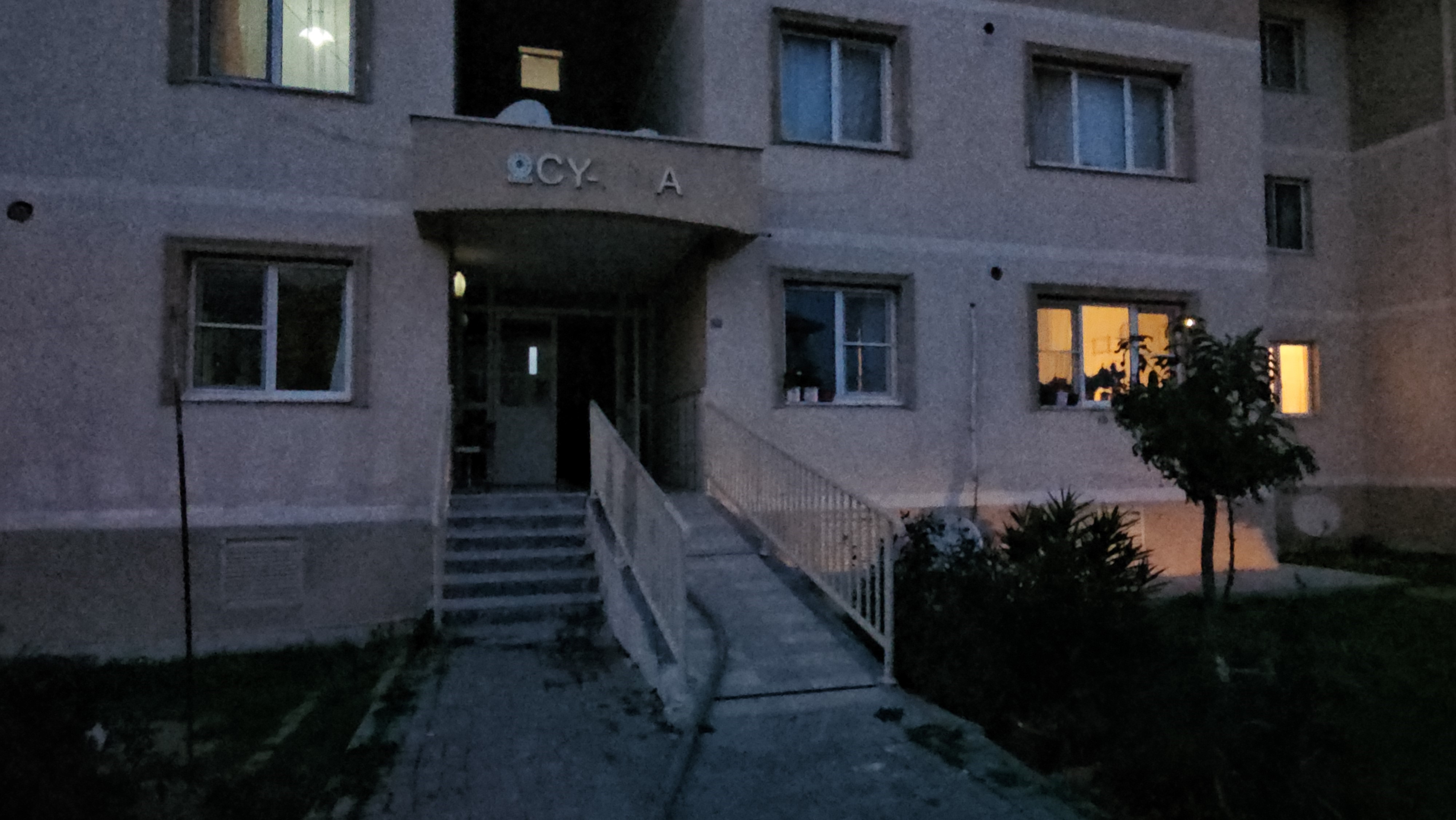 Aparman Koridorunda Ilk Once Kadini Oldurdu Ardindan Ayni Silahla Canina Kiydi (2)