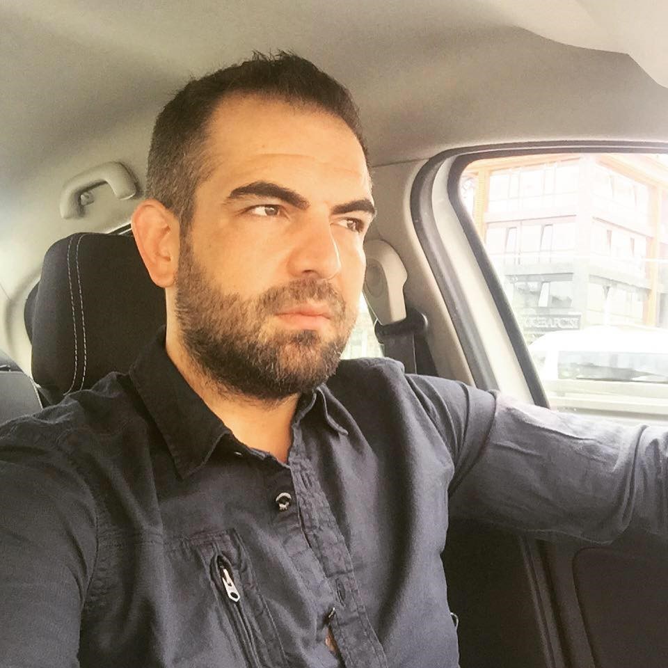 Arkadaşları Endişelenip Eve Girdi! 44 Yaşındaki Iş Insanı Evinde Ölü Bulundu (2)