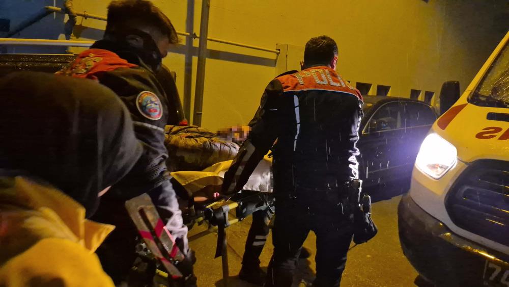 Arkadaslari Ihbar Etti Intihar Etmek Isteyen Sahis Polisle Konusurken Bayildi (2)