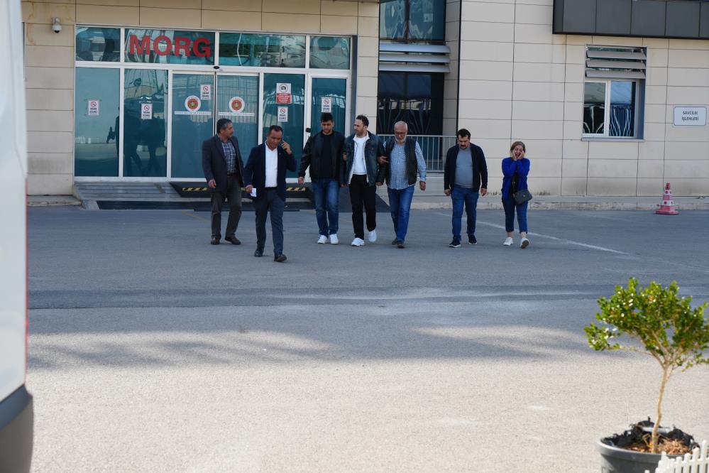 Baba Almanyadan Kosarak Geldi Genc Kizin Cenazesini Teslim Alirken Ayakta Duramadi (3)