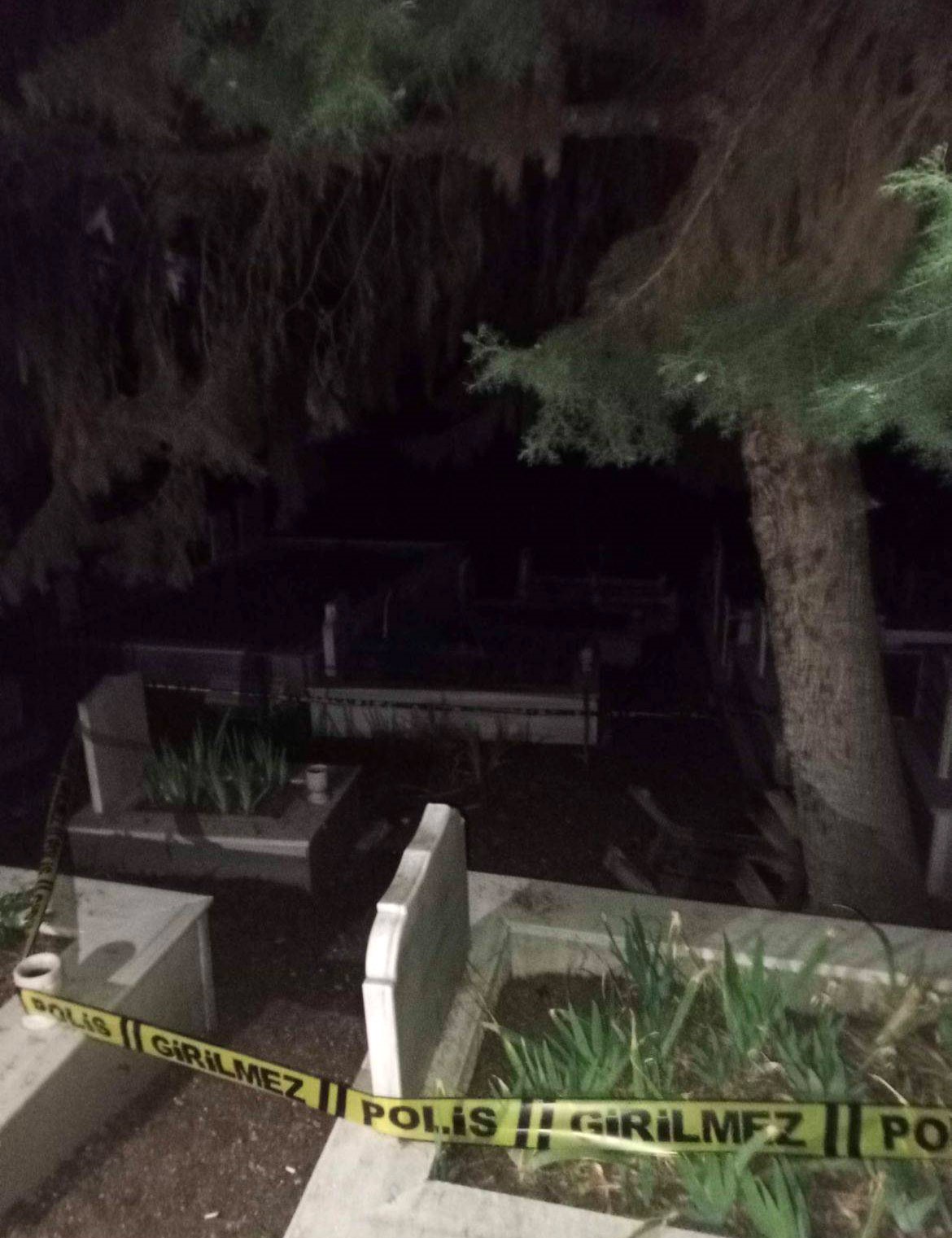 Babasıyla Aynı Yerde Son Nefes Gemi Sahibi Mezarlıkta Asılı Halde Ölü Bulundu (3)