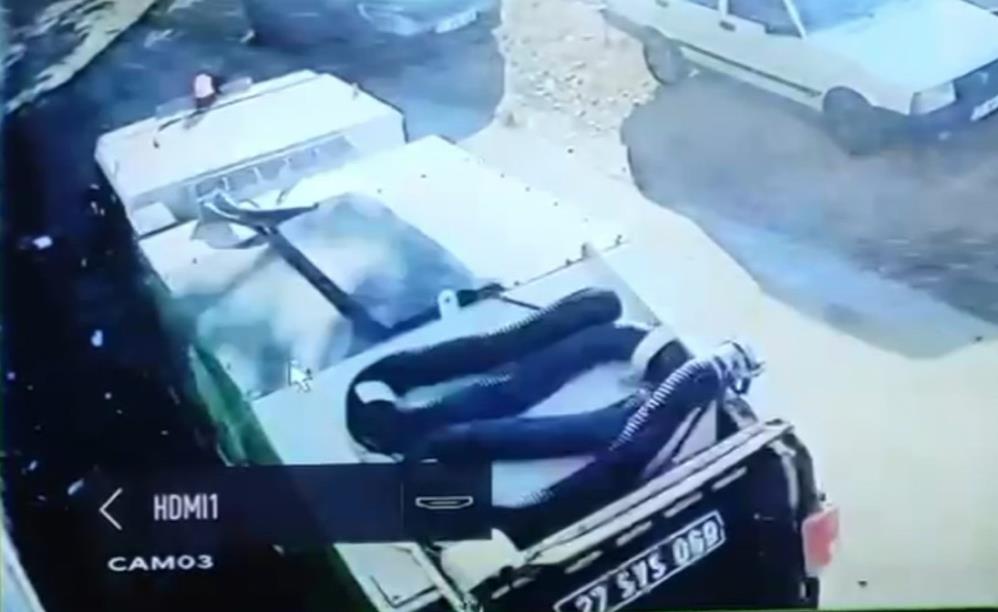 Bileziklerin Supurulme Ani Kamerada 40 Ton Cop Arasinda Altin Aradilar (4)