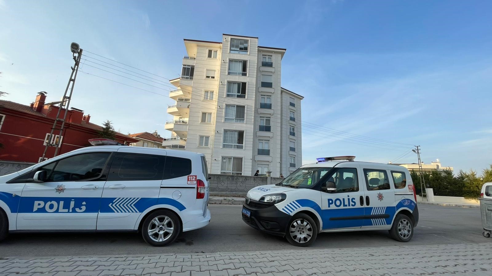 Bir Anda Dengesini Kaybetti… Genç Öğretmenin Ölümü Eğitim Camiasını Yasa Boğdu (11)