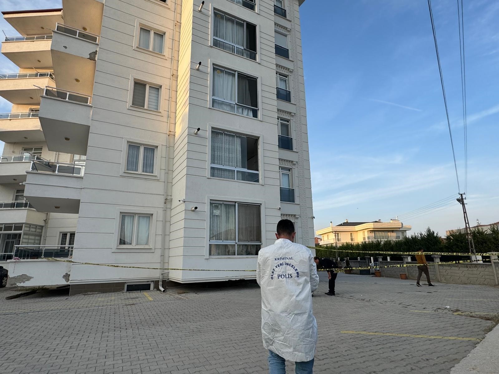 Bir Anda Dengesini Kaybetti… Genç Öğretmenin Ölümü Eğitim Camiasını Yasa Boğdu (7)