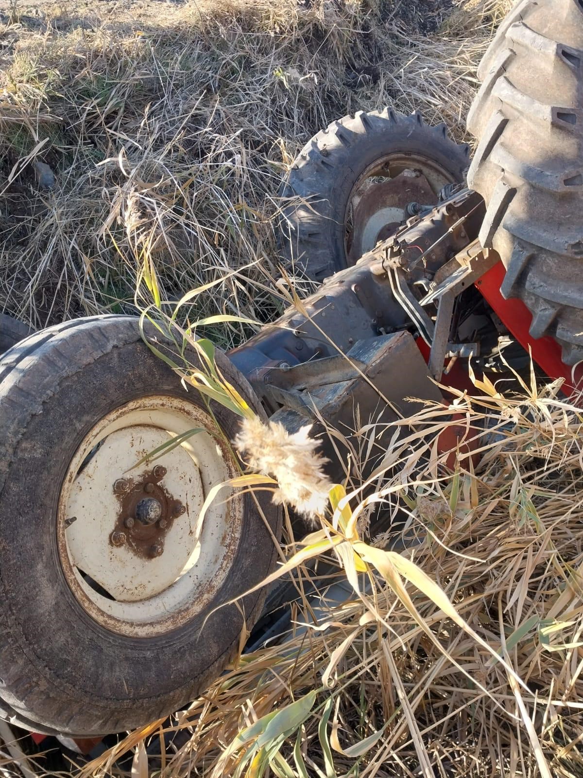 Bir Anlık Kontrol Kaybı Hayatına Mal Oldu Traktör Devrildi, Çiftçi Hayatını Kaybetti (2)