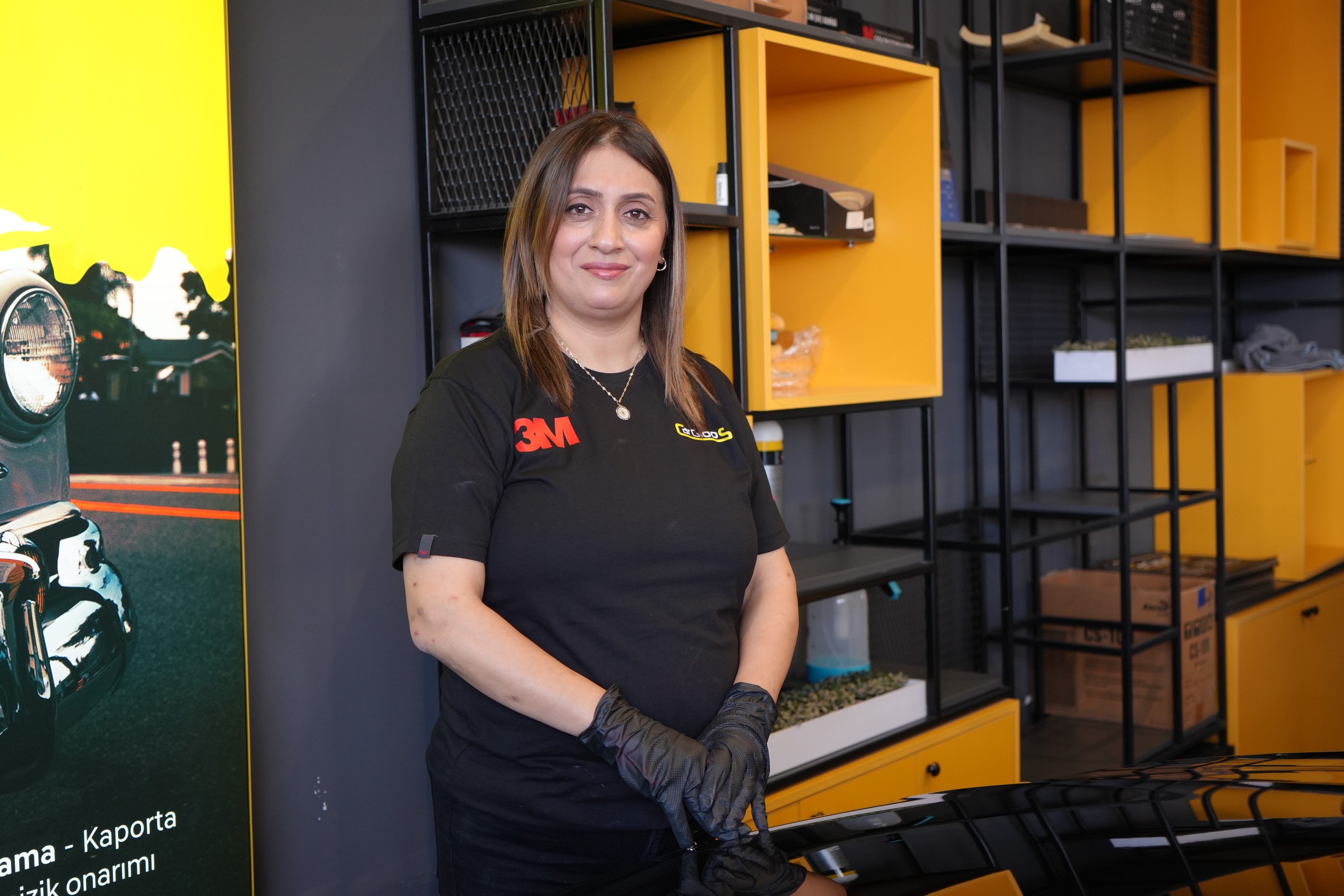 Bir Kadin Isterse Her Seyin Ustesinden Gelir 3 Cocuk Annesi Kadin Oto Boya Ustaligiyla (1)-1