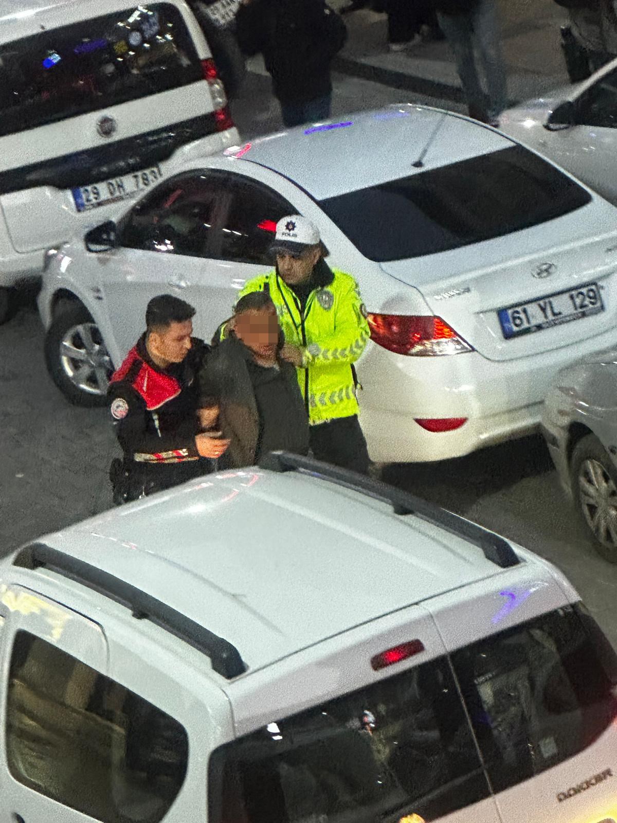 Boşanma Kavgası Kanlı Bitti Eşini Sokak Ortasında Bıçakladı (2)