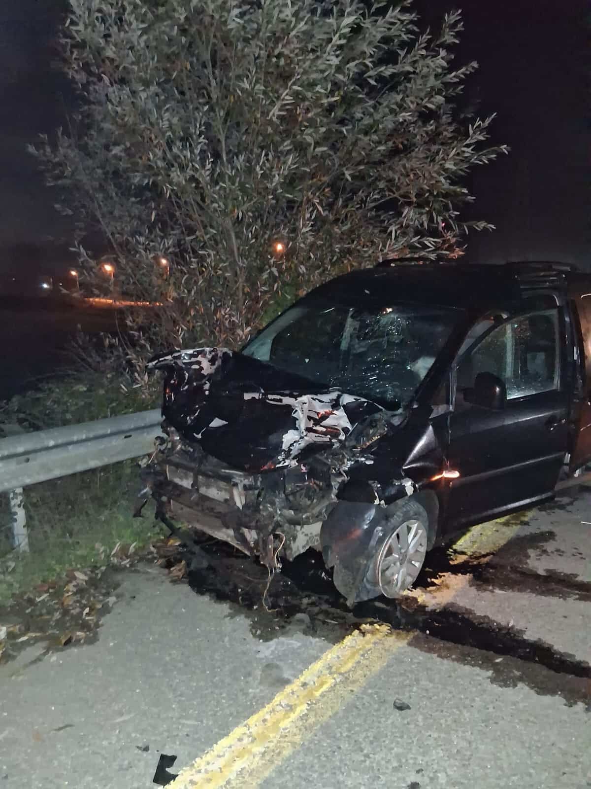 Çarpışma Sonrası Hurdaya Dönen Araçtan Acı Haber (4)
