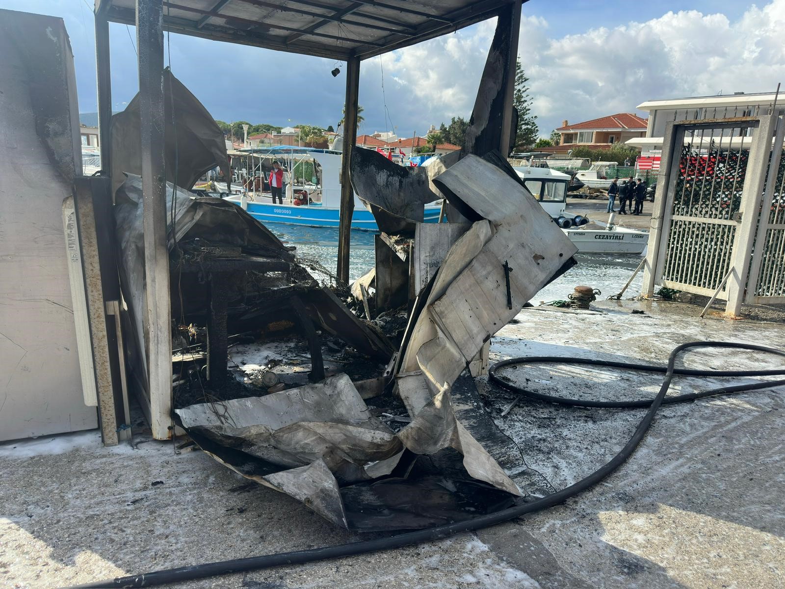 Çeşme’de Tekne Yangını 7 Özel Tekne Alevlere Teslim Oldu (5)