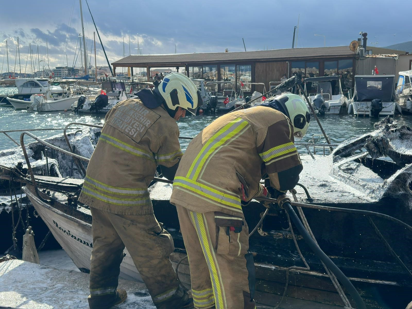 Çeşme’de Tekne Yangını 7 Özel Tekne Alevlere Teslim Oldu (6)