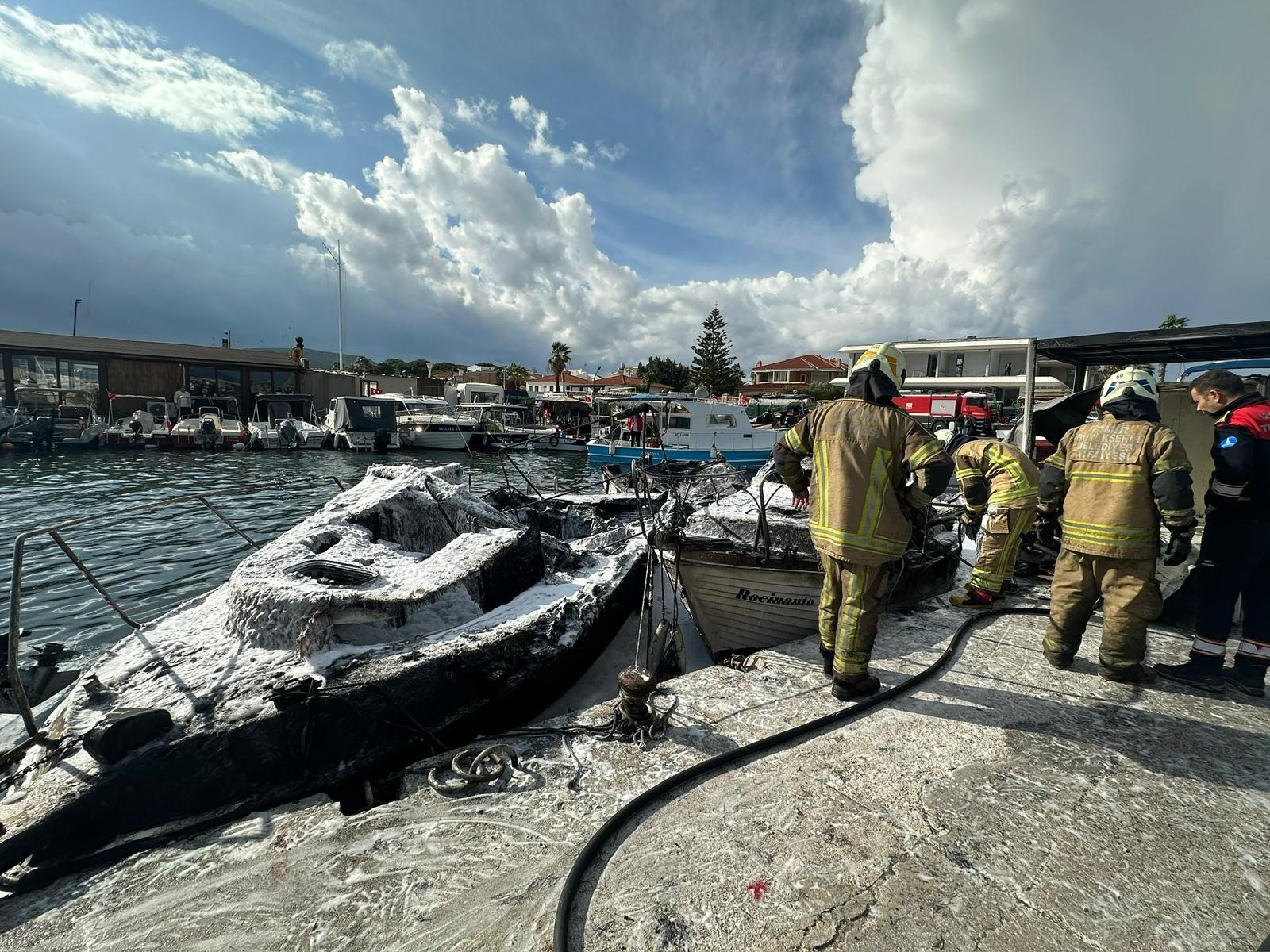 Çeşme’de Tekne Yangını 7 Özel Tekne Alevlere Teslim Oldu (8)