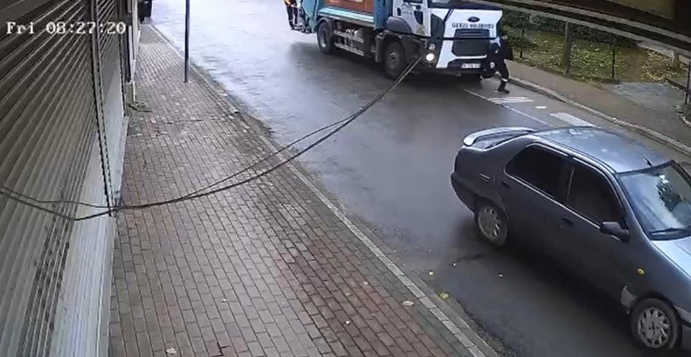 Cop Kamyonu Manevra Yaparken Iscisini Ezdi Guvenlik Kamerasi Her Seyi Kaydetti (1)-1