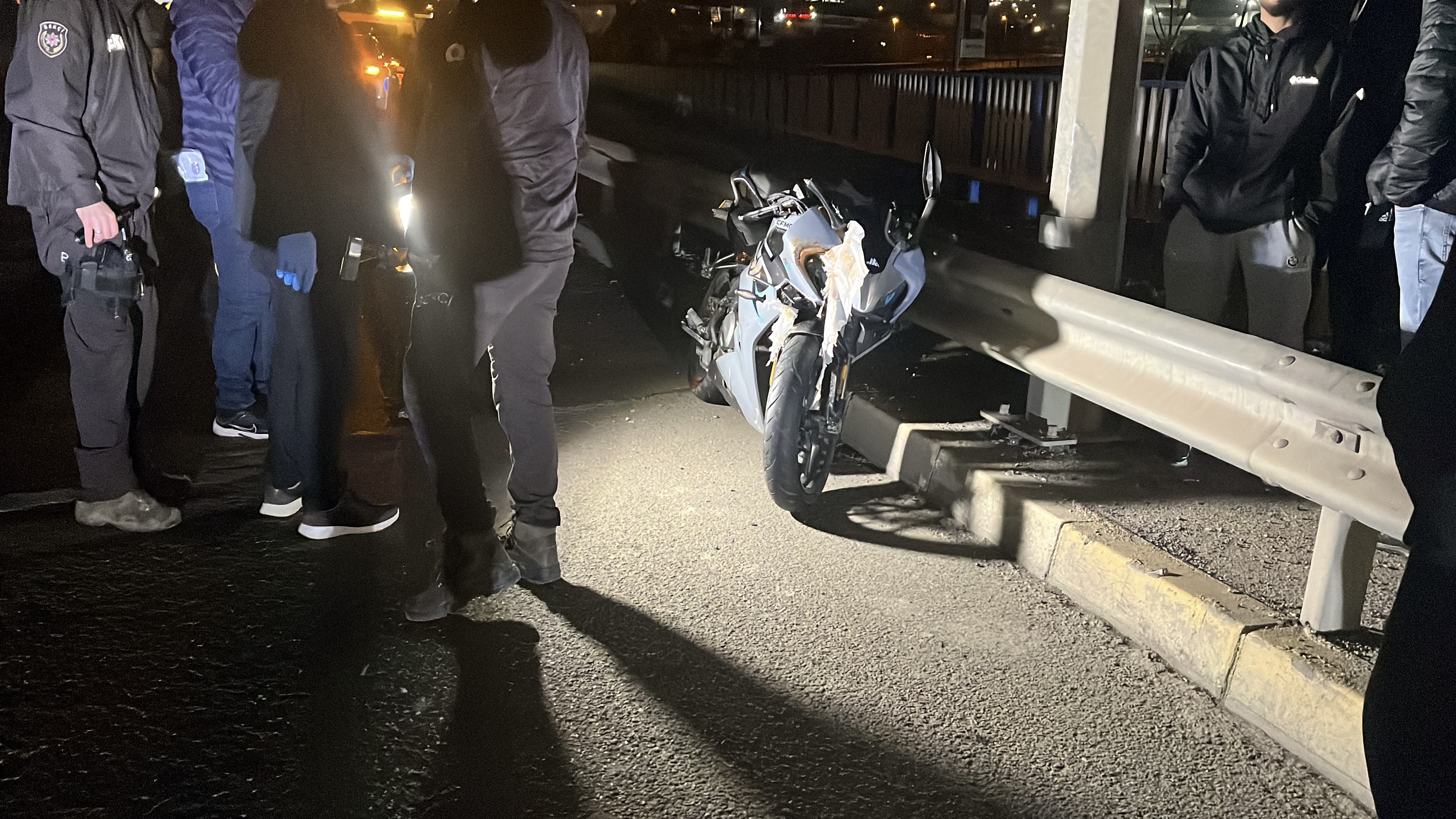 D 100’De Ölüm Zinciri! Tır Sürücüsü Ve 19 Yaşındaki Motosikletli Öldü (8)